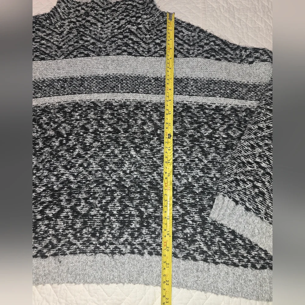 John + Jenn Oversized Mockneck Sweater Women's Size XL - Picture 7 of 11